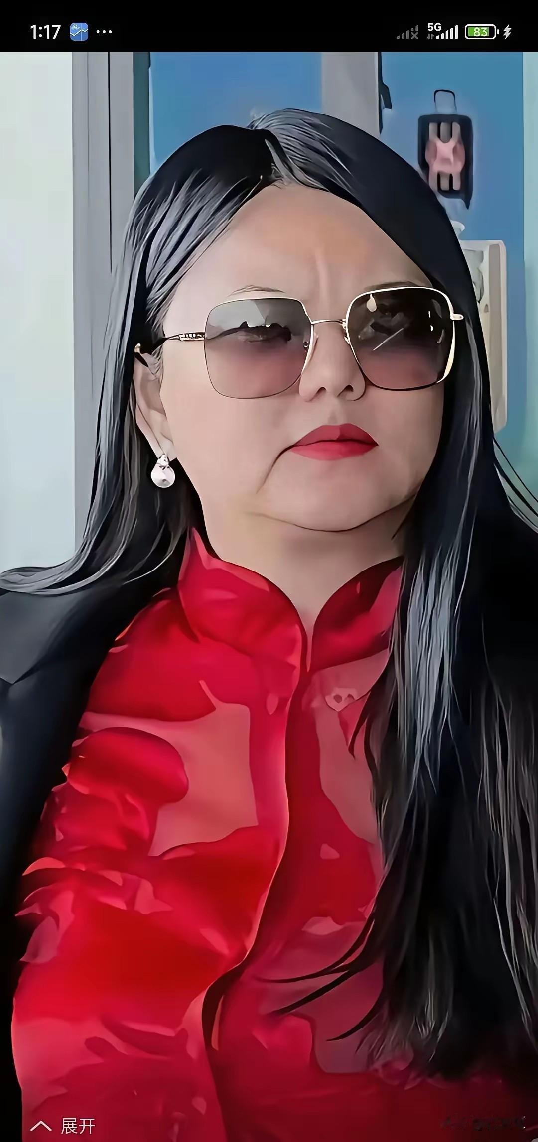 李湘老了。当年湖南卫视的一姐，终究也抵不住岁月的侵袭。看来人，不论男女，不论贫