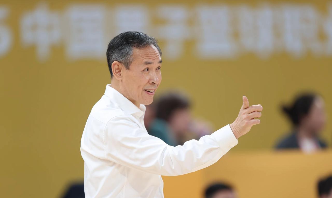 北京北汽男篮在主场输掉了比赛，不过本赛季获得亚军的成绩也算相当不错了。上赛季是引