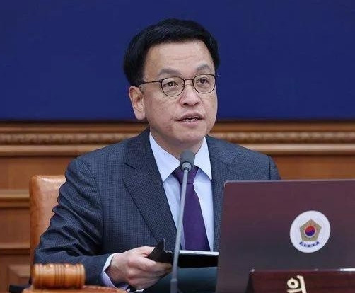 韩国代总统崔相穆，立场坚定，不惧来自弹劾调查压力，严厉拒绝国会任命第九位宪法法官