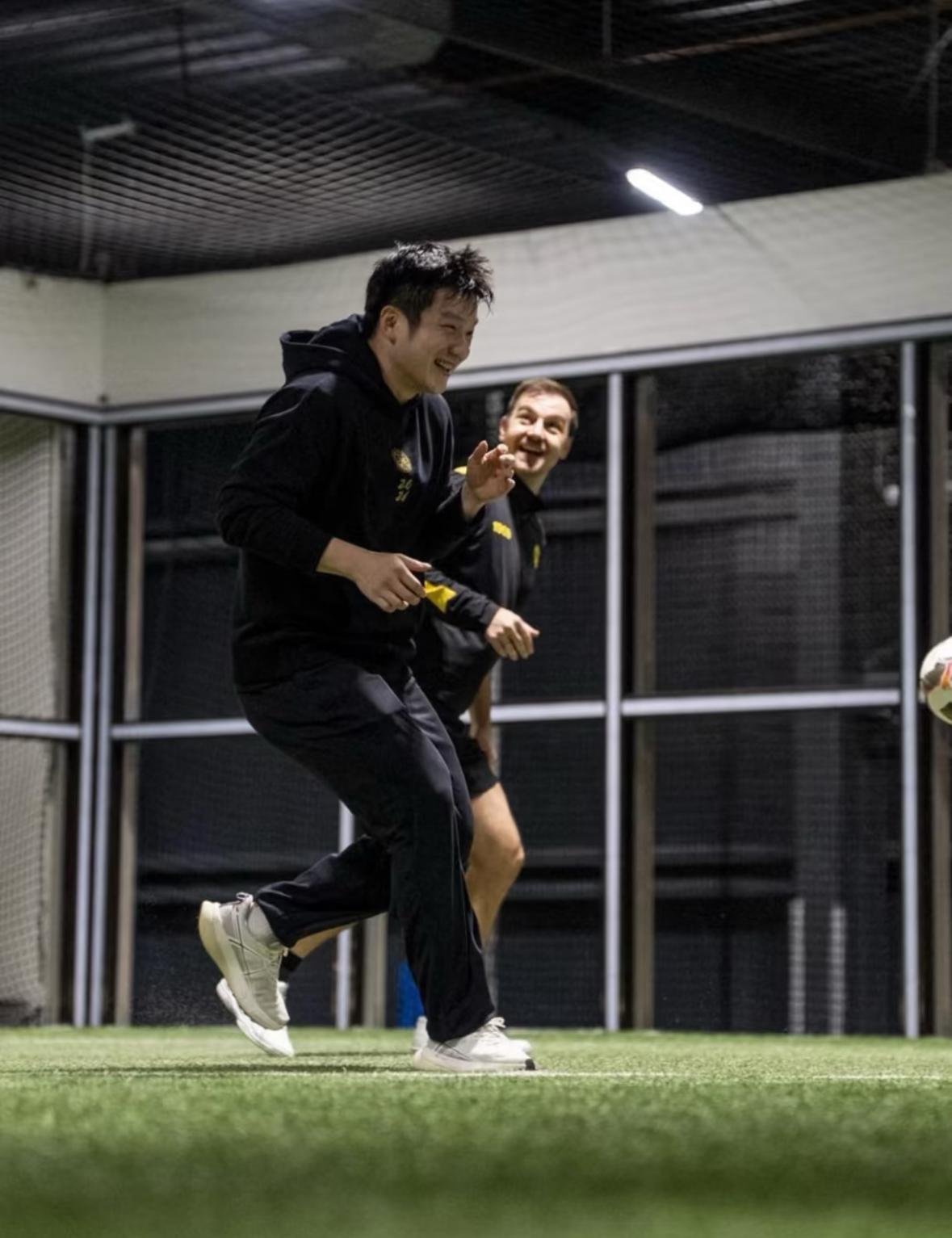 樊振东要带飞德国足球与乒乓球两个俱乐部啊！樊振东和波尔不甘于只看看足球欧冠，