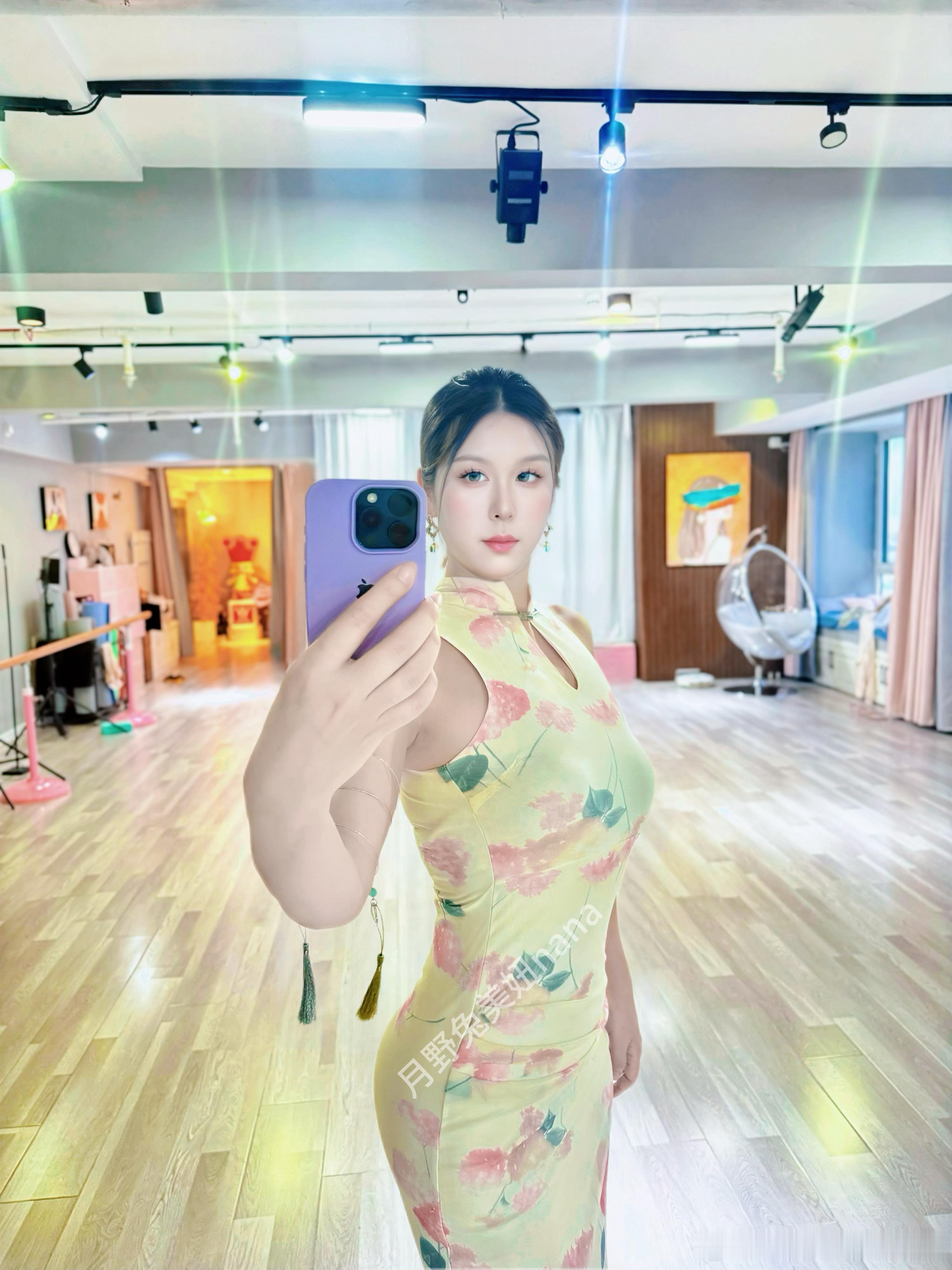 多吃饭多喝水多想我美女如云晒身材大赛辣妹​​​