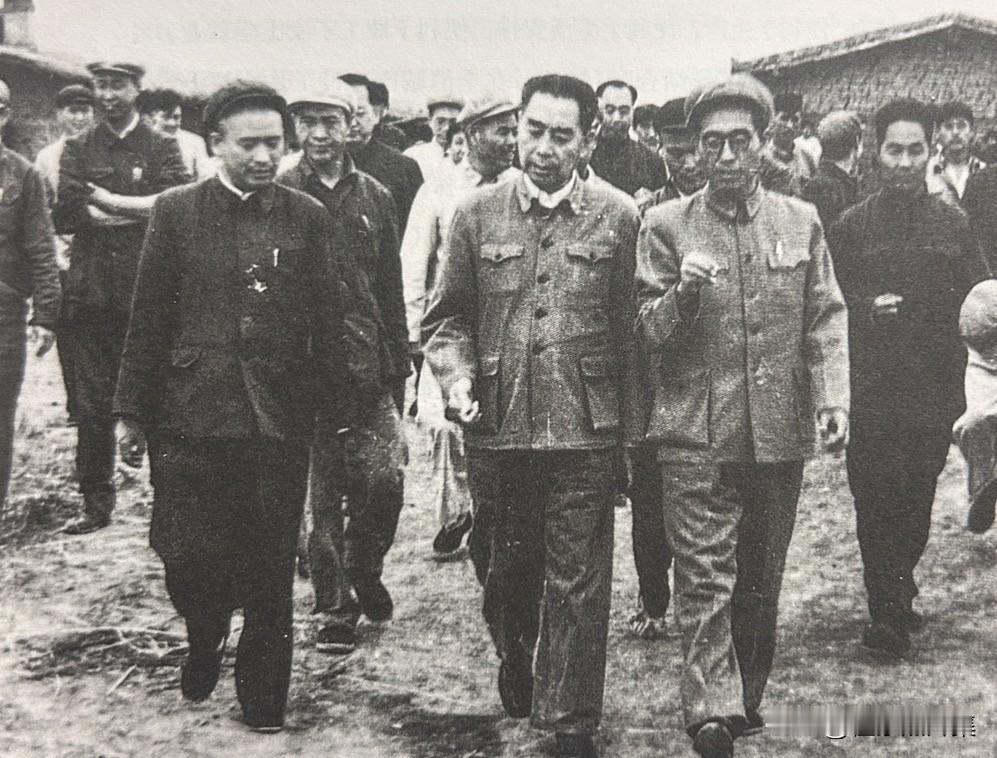 1962年6月21日，周恩来总理在康世恩（时任石油工业部副部长、大庆会战总指挥）