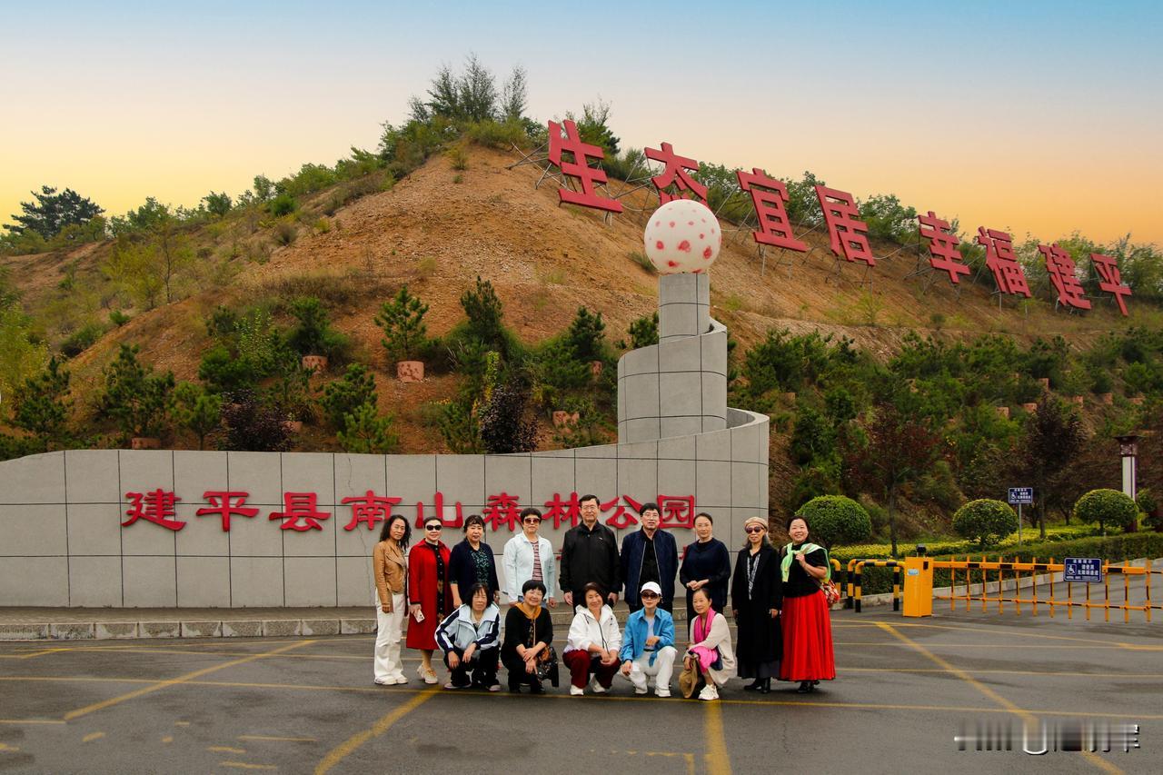 1，人像组图，不同的景别得以突出。请看照片3，这么漂亮的场景，拍第一张照片时，