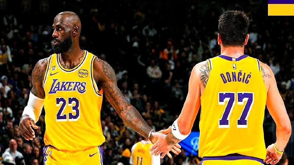 末节狂追到只差一分，雷迪克却把连中三分的八村垒死死摁在板凳上。这就是昨晚湖人自杀