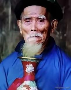 "中国长寿之王"龚来发，一辈子没有娶妻活到了133岁，然而令人费解的是，他有一个