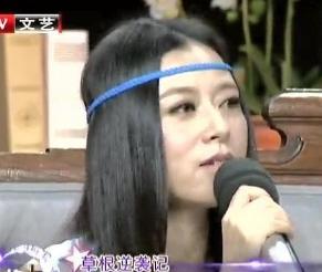 一次比赛中，女歌手唱完台下一片掌声，巫启贤却说只是练习生水平，女歌手怒了，回怼：