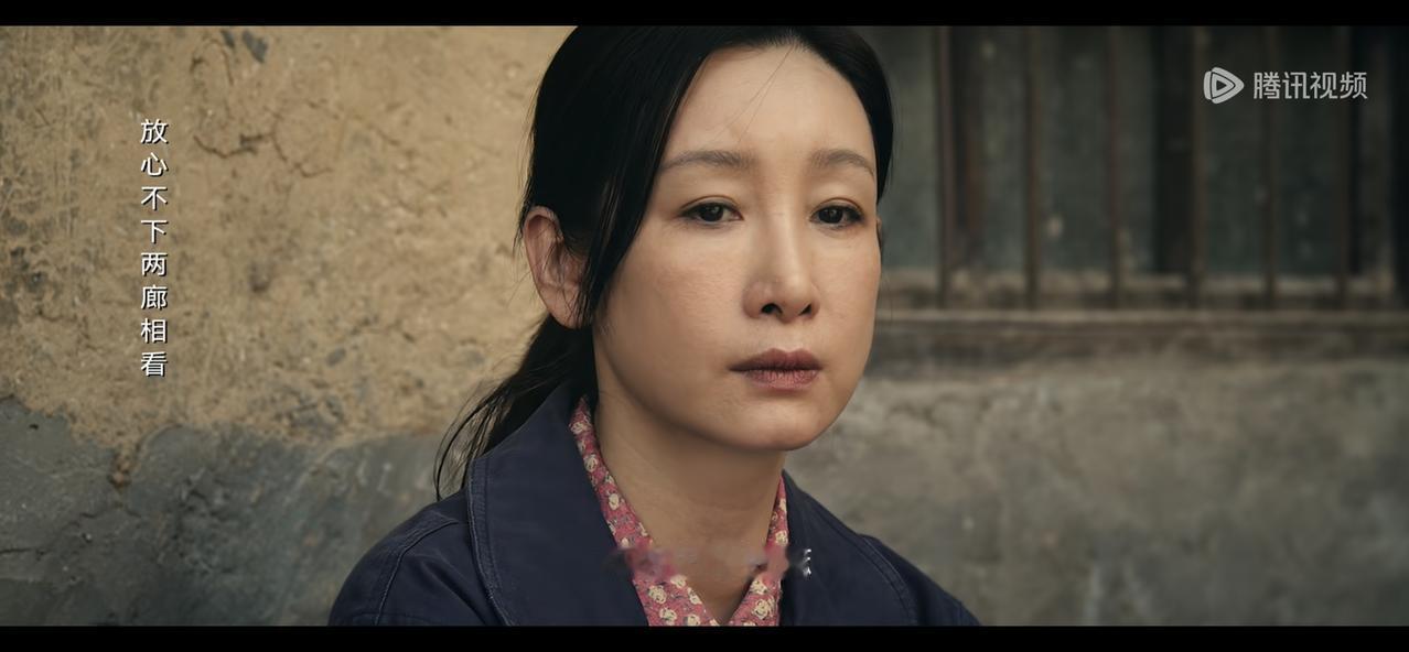 《主角》龚丽丽和封子导演很得意，易青娥土的掉渣的唱法是致命缺点，谁知道几天不见，