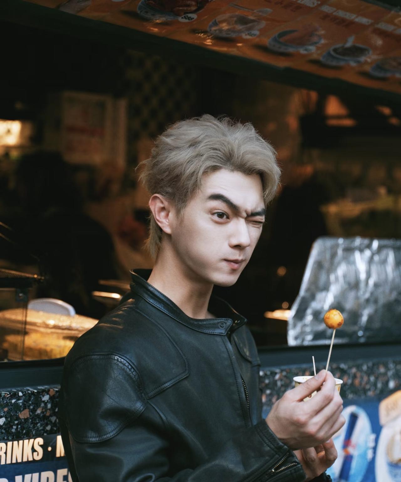 许凯一直在废墟上，也没啥可塌的了，一直喜欢谈。只是出轨没间隙的恋爱，也没有干什