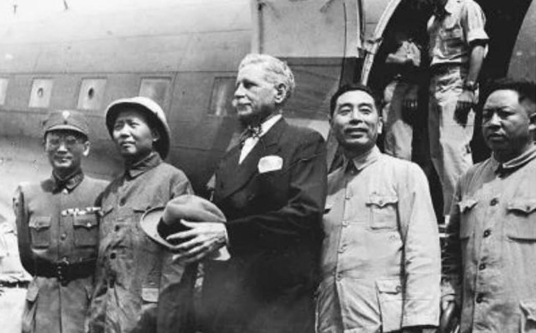 重庆谈判结束后，毛主席大病一场，两个多月不见好转，当时延安所有的医生，都看不好毛