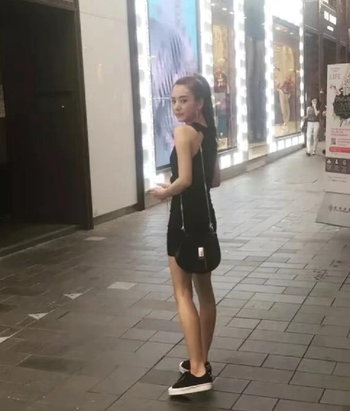 向太点评方媛，说：“羡慕嫉妒她的人太多了，她只是一个聪明可爱的女孩……”说得好