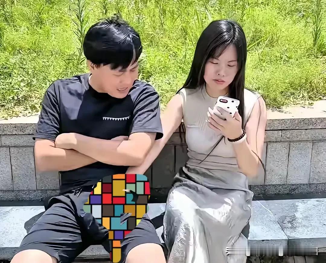 眼睛看手机，脑子想歪事。
