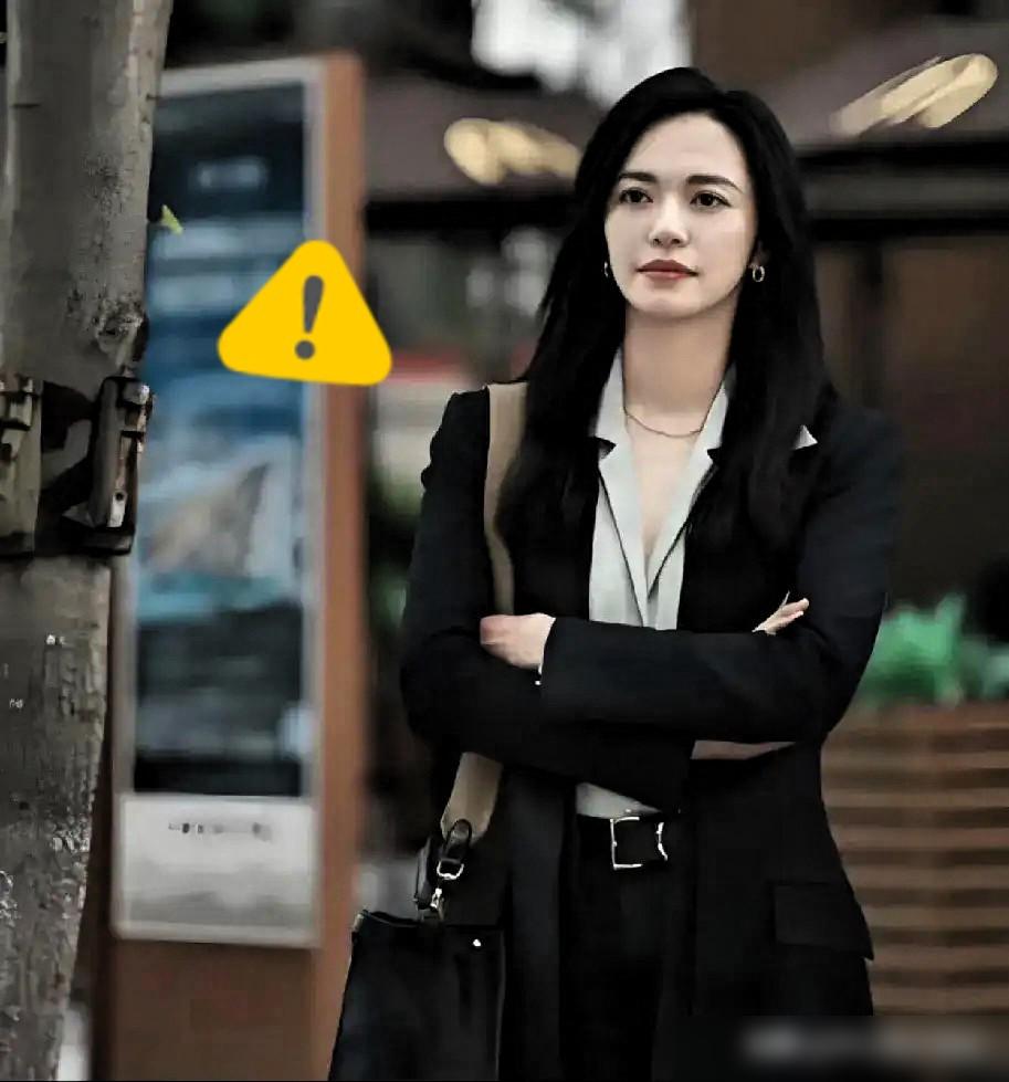 撕开姚晨“受害者”的外衣，才发现凌潇肃的7年婚姻，藏着4个男人的名字。你是不