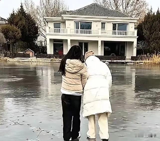 泪目！张兰:“谢谢，我大孙女！孩子真的长大了，会照顾家人了……”小玥儿太懂事