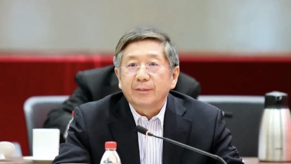 这次已经明显出事了，不仅撤销了他的职务，还撤销了院士的资格，说明问题比较大，很可