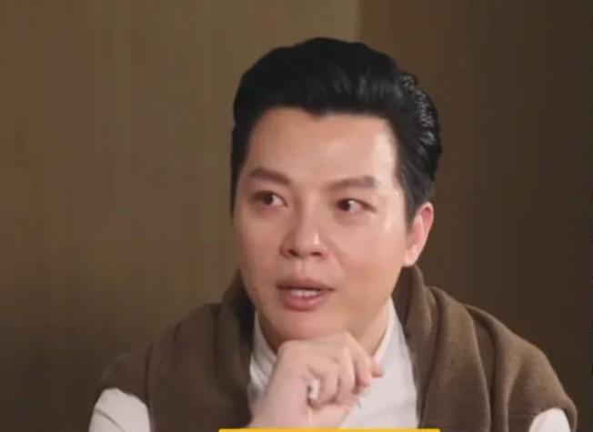 央视名嘴任鲁豫，32岁娶身家上亿的女富豪，45岁二胎得子，一家人其乐融融。别