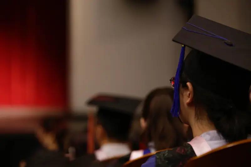 本科生和研究生，哪个更受欢迎用人单位招聘时喜欢研究生，还是本科生需要