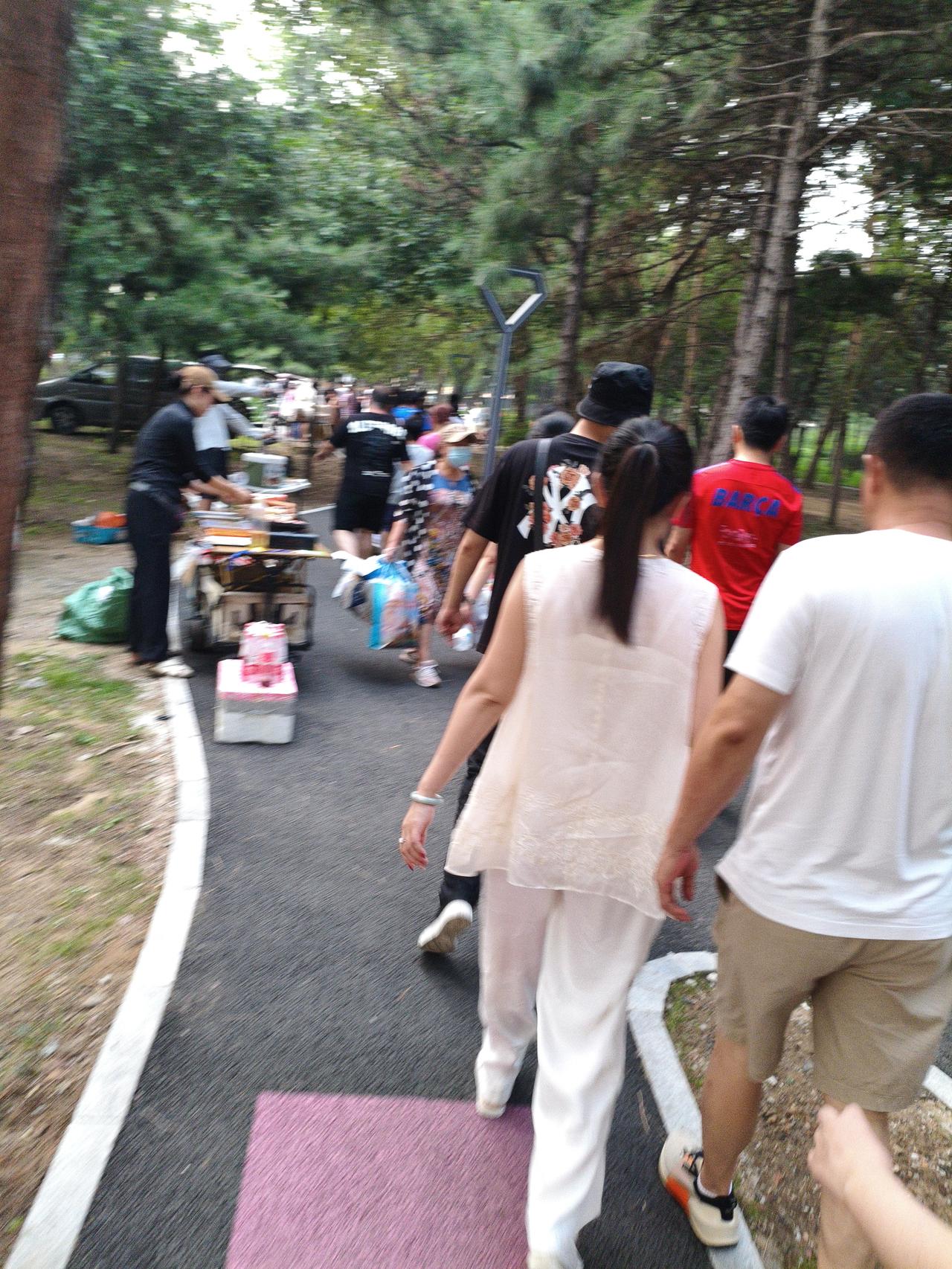 东北超带火沈阳烟火气，数万球迷齐聚，城市经济直接升温一场东北超赛事，盘活整