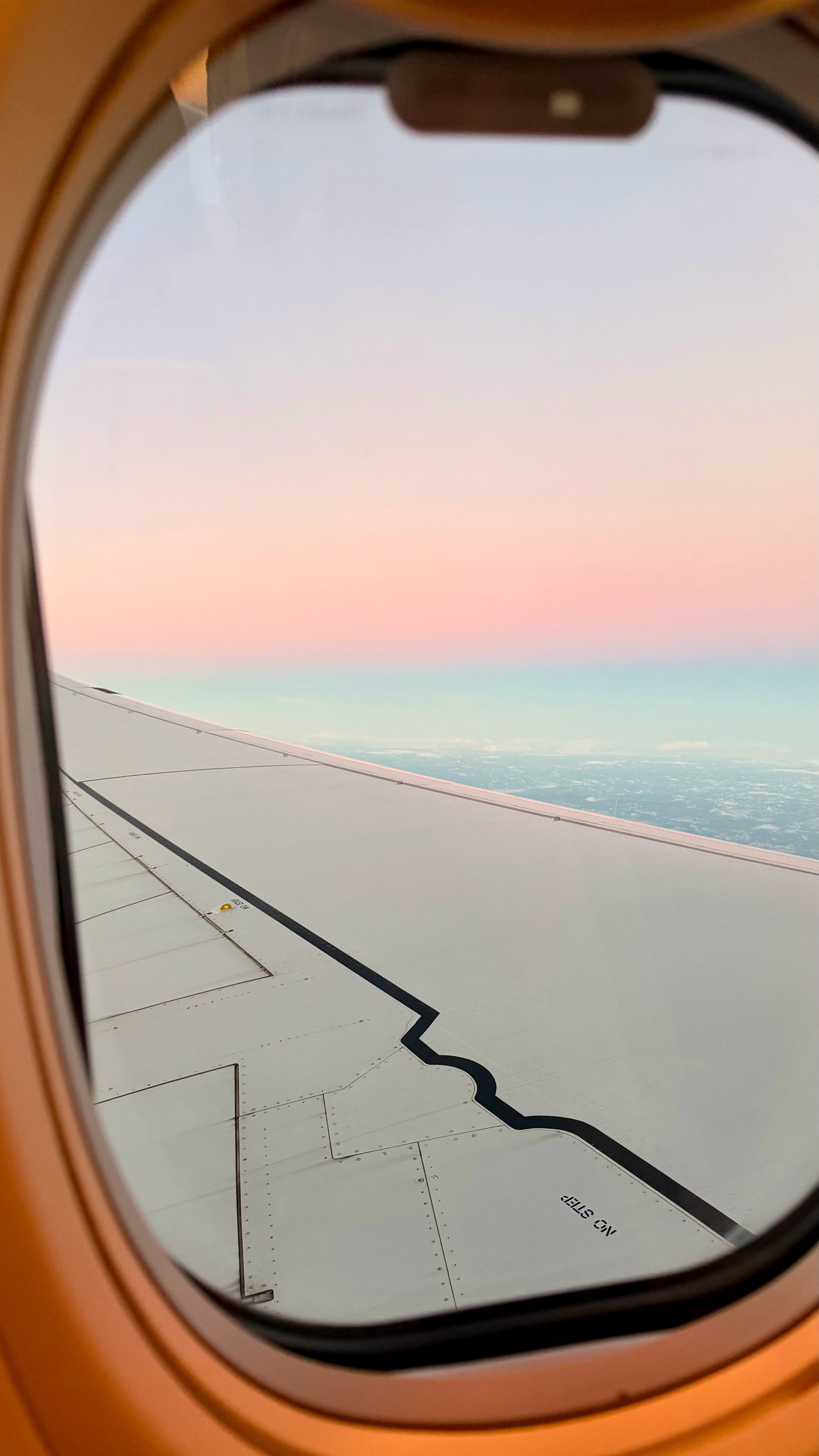 从丽江出发坐了十几个小时，终于飞机落地挪威🇳🇴北极之门，特鲁姆瑟，看极光最好