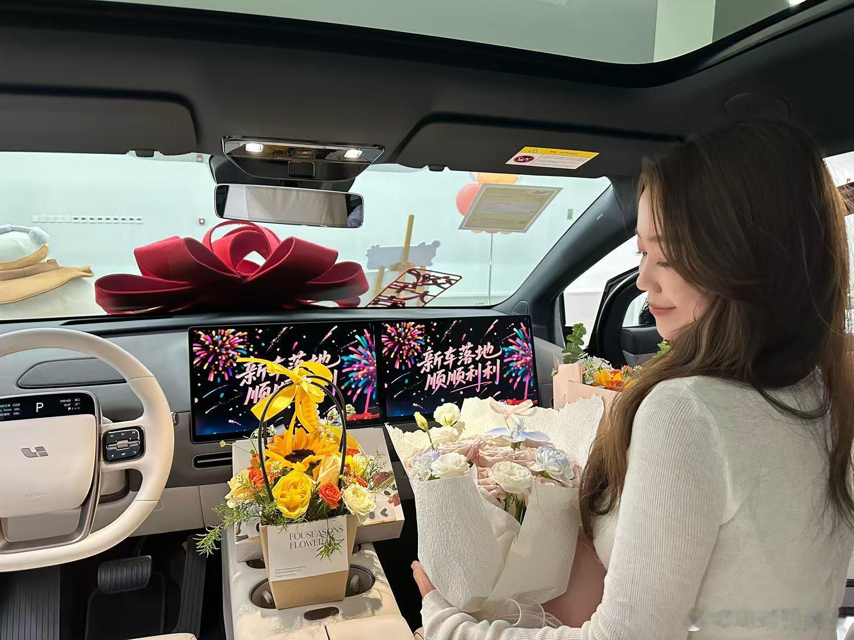 理想的美女车主们是真的多…要不我把自己踢出车主群体吧，拉低了颜值平均水平！理想汽