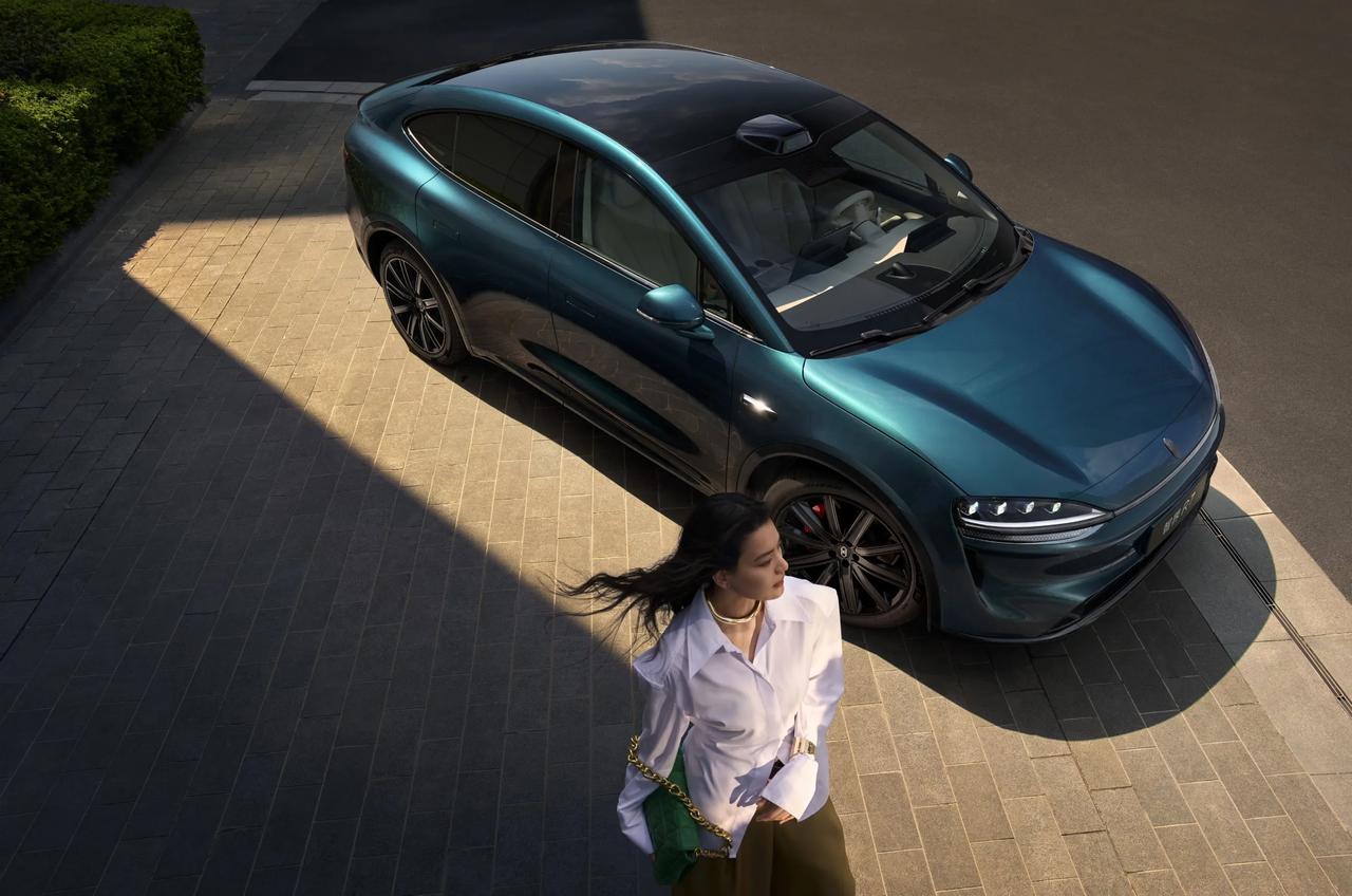 智界R7纯电Ultra版这款车还是强，在风阻上面这么用心，实测0.217Cd风阻