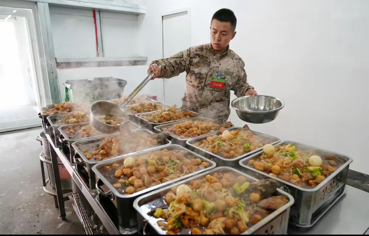 部队里并非没人挑食，只是新兵入伍后会被“调理”。有退伍军人分享，连队曾有个青海