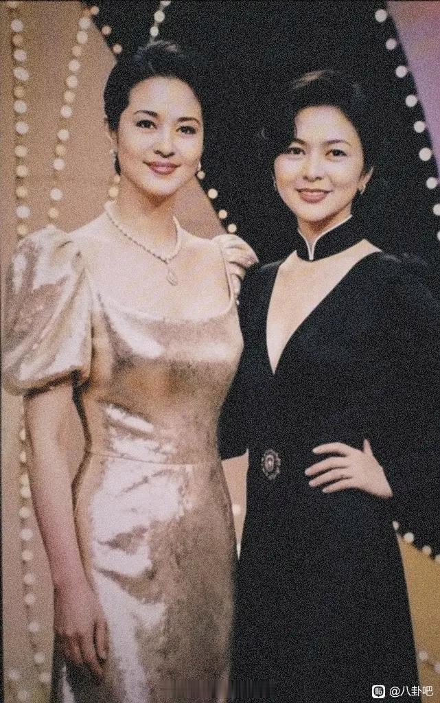 倪萍的美貌被低估了当年采访关之琳一点也不输，反而大气很多