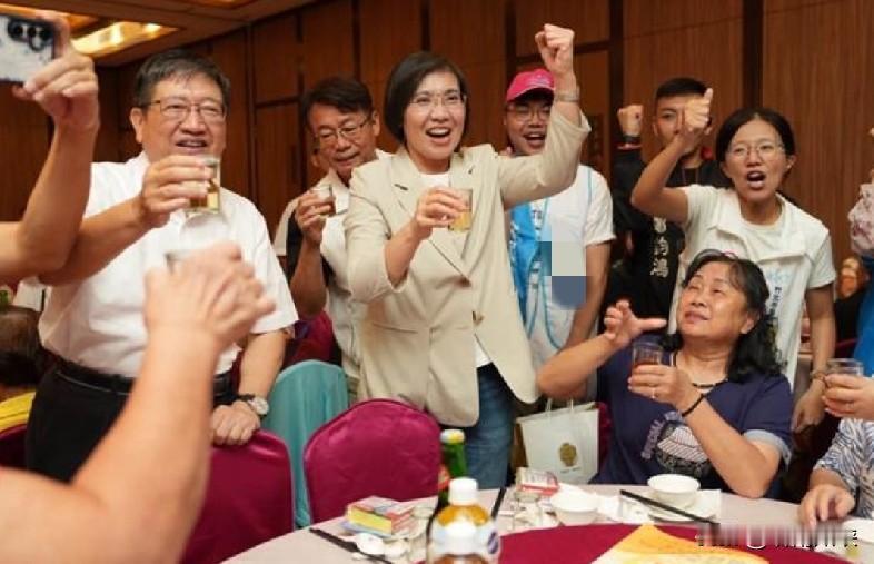 杨文科拜托“黄复兴”支持徐欣莹！就在今天（9月14日），新竹县主管杨文科在参与蓝
