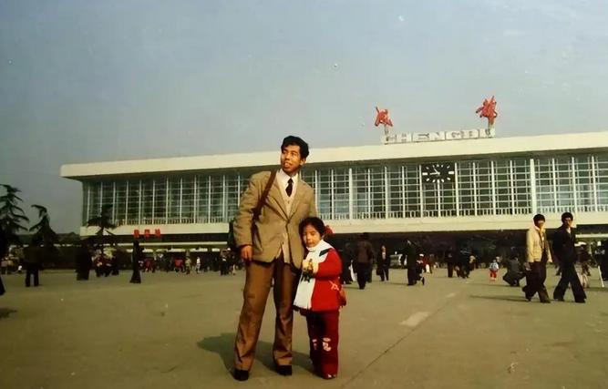 2005年，西安一名6岁女童不幸被拐卖，整整9年她隐忍不发，每天背自己的家庭地址