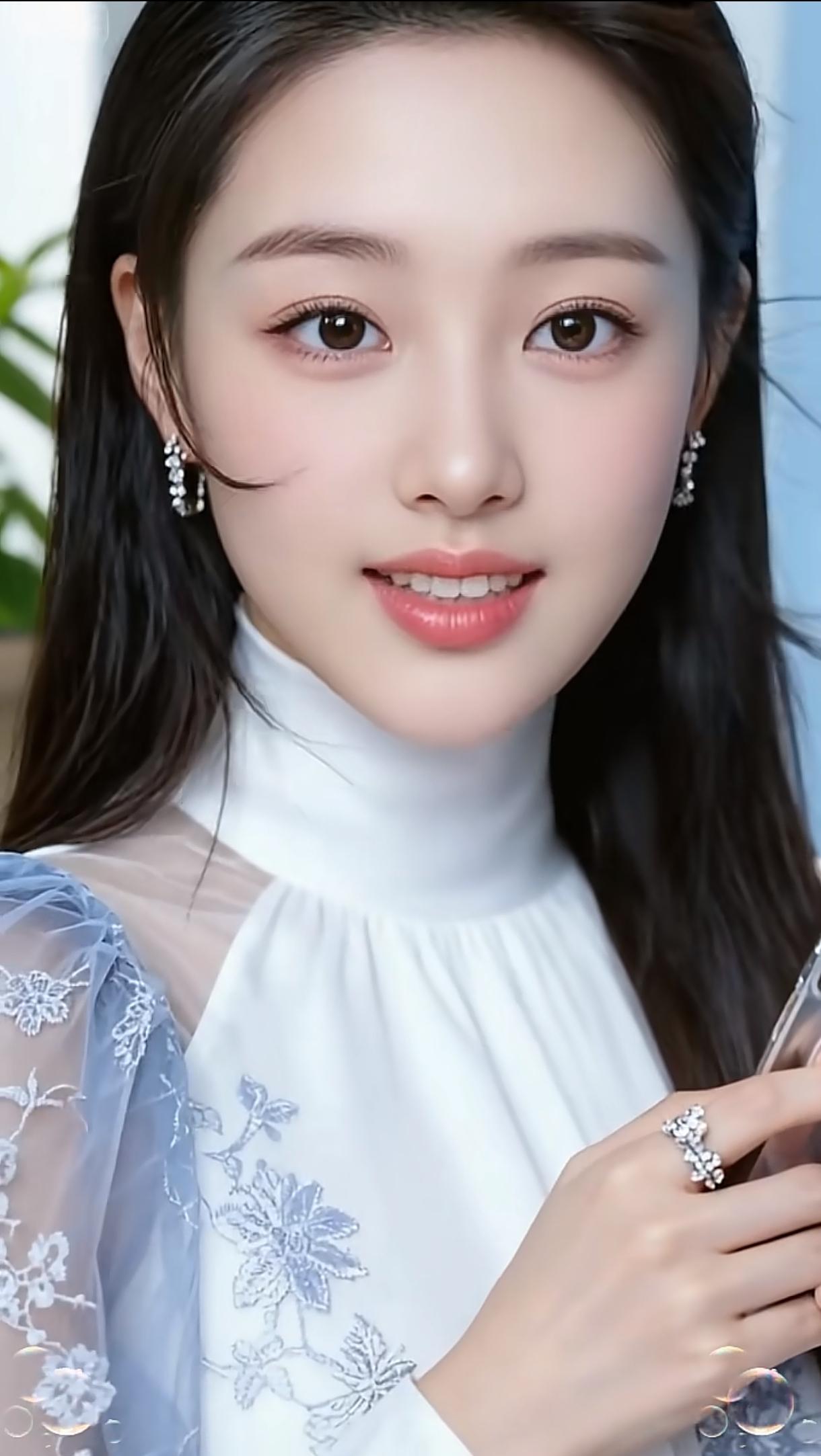 温柔甜美的白衬衫穿搭，清新自然，散发着优雅气质。今日分享随手拍照片气质通勤白衬