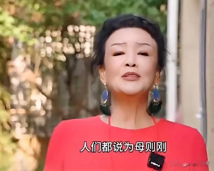 共贺马年张兰发文祝贺喜事降临，分享幸福喜悦，张兰这股喜庆劲儿直接拉满。大年初二