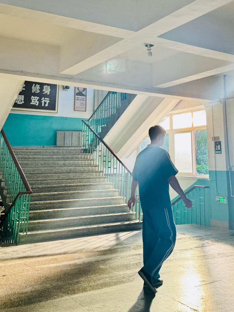 皮孩子真是一刻也闲不住好想我们小满啊～黄景瑜张小满，黄景瑜岁月有情时，黄景瑜