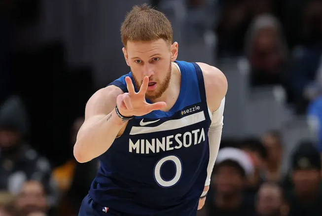 到了季后赛，迪文琴佐和多森姆谁才是更适合森林狼的首发？其实从多森姆加盟我狼以