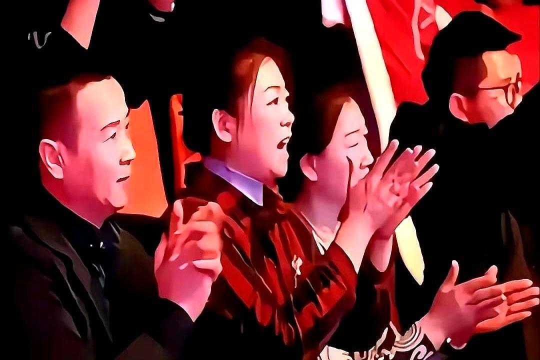 7年没回家过年，世界第一孙颖莎这次团聚，只待了4天。有人说她爸妈跟去了新加