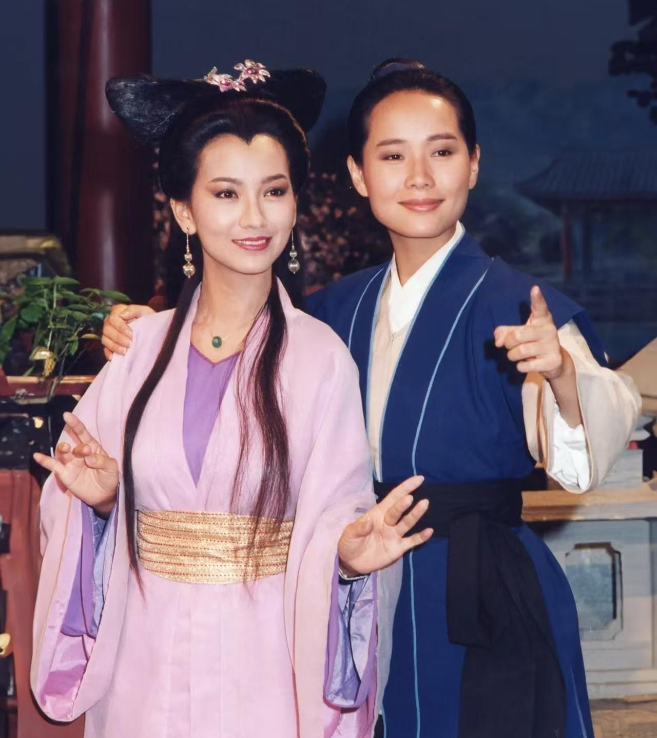 《白蛇传》白素贞下凡的第一目的是渡劫，而非报恩。白素贞是黎山老母的弟子，上瑶池偷