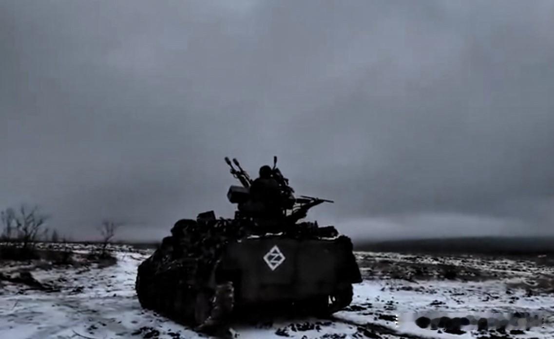 【乌军夜间展开打击行动】过去一夜，乌军动用“海马斯”高机动火箭炮、对俄