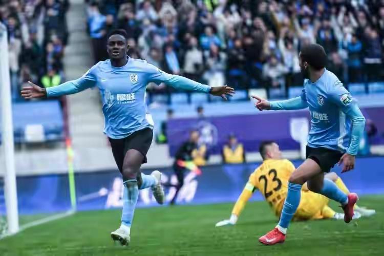 大连英博主场观赛人数超过6万，这6万多人里，起码5万是纯纯的跟风党。大连确实是