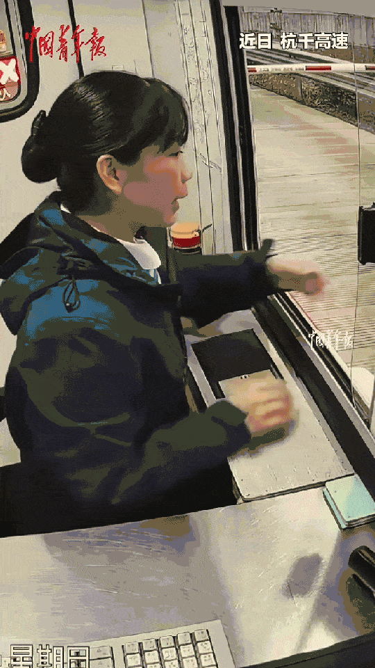 交完420块高速费，收费员追出来全退了！就因为多看了一眼车厢你敢信？现在还有