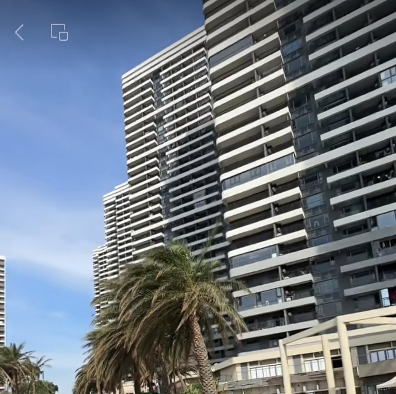 湛江吴川的鼎龙湾，看起来挺高档的海景房，半个月前卖8.8万一套，这两天就跌到了7