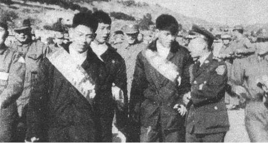 1966年，三名海军战士在杀害7名干部后，抢走重要军事布防图叛逃台湾，周总理得知