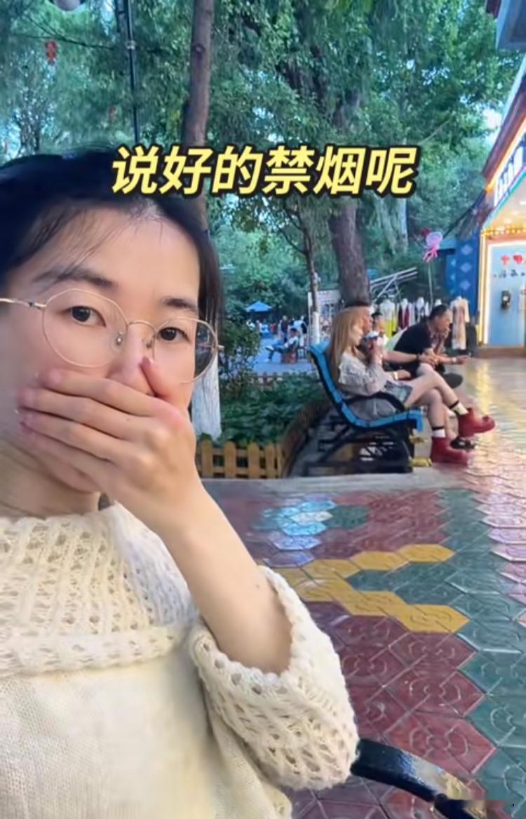 新疆，一名女子发布视频引发热议。视频里，她在户外公共区域，距离抽烟的陌生人还有七