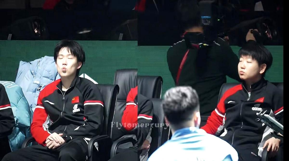 有共同的生物电波吧，隔空打kiss。这个混团被他俩同步的一模一样，真的是惊叹！不