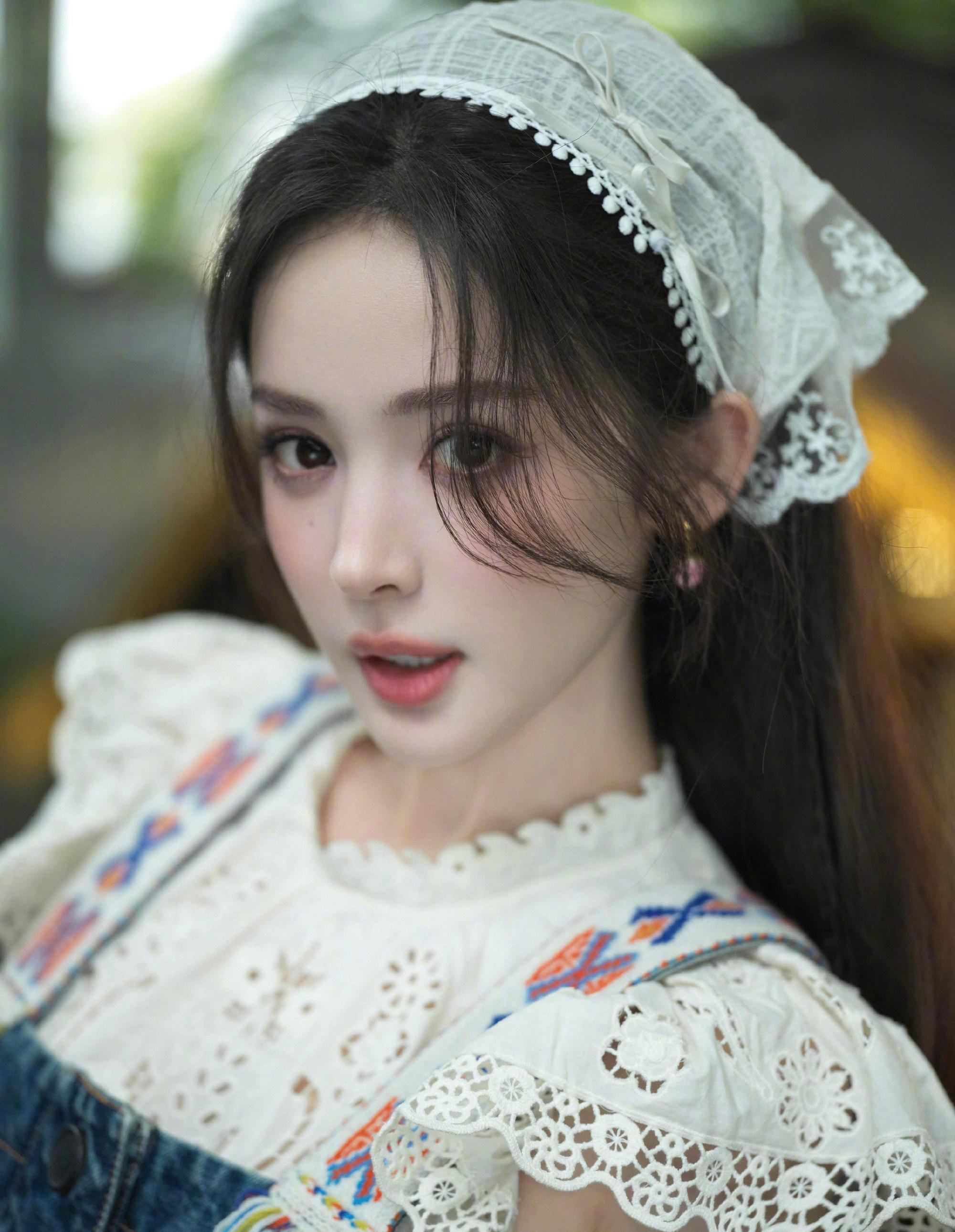 #花少3众星捧月的是娜扎#时隔九年，《花少3》旧片段又被翻出来，我第一反应是：娜扎当年那个团宠位，现