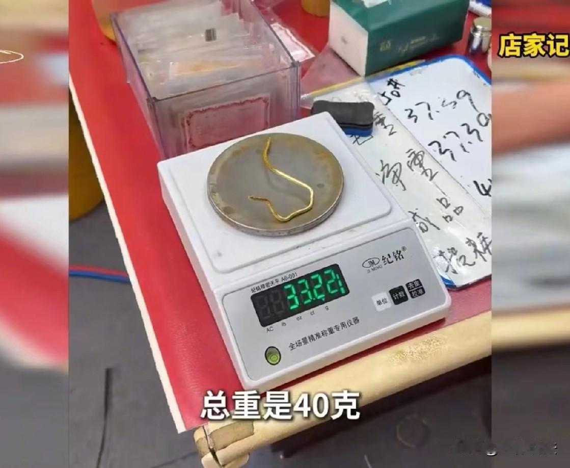 河南郑州，男子和女友因异地恋闹过几次分手，分分合合几次后，最终彻底分手。后来，男