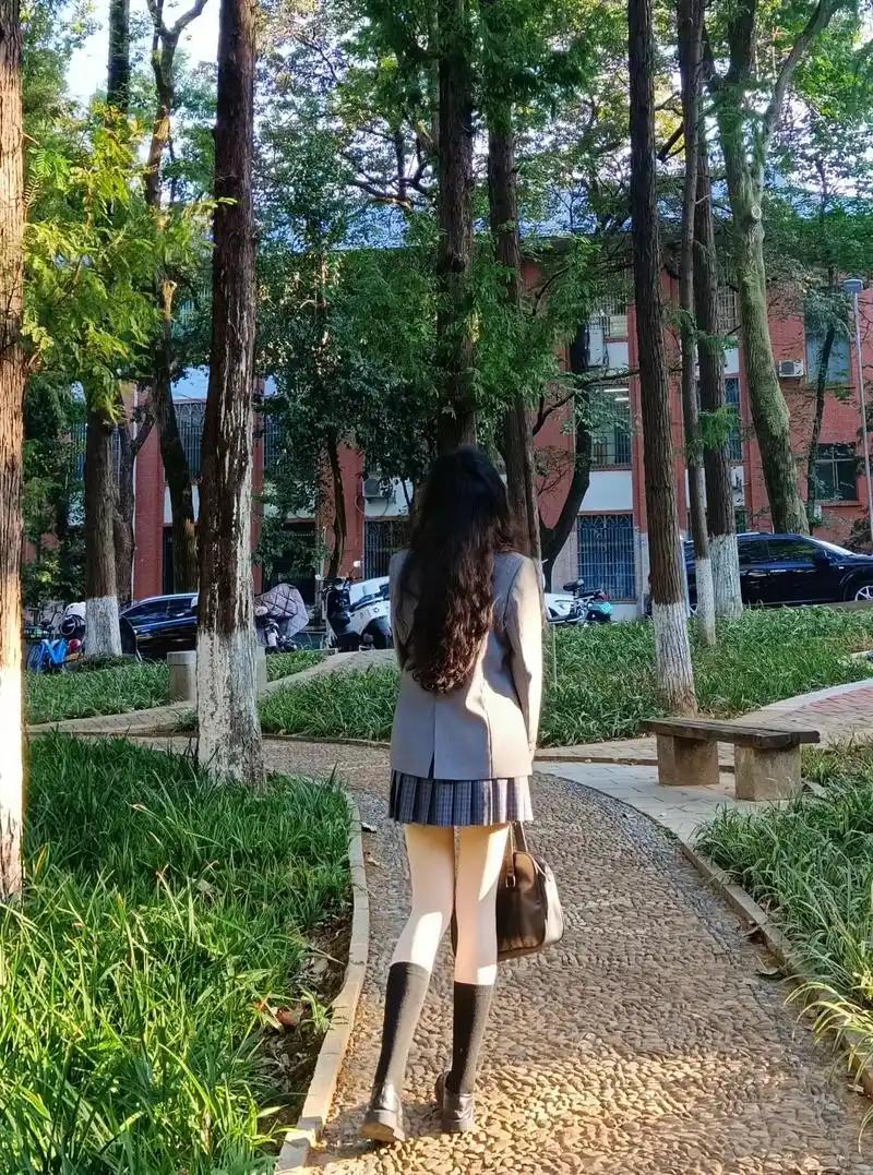 灵芝虽好，但不是给普通人的吃的，你吃不起、也消化不了，表面上看没人追，但是你要敢