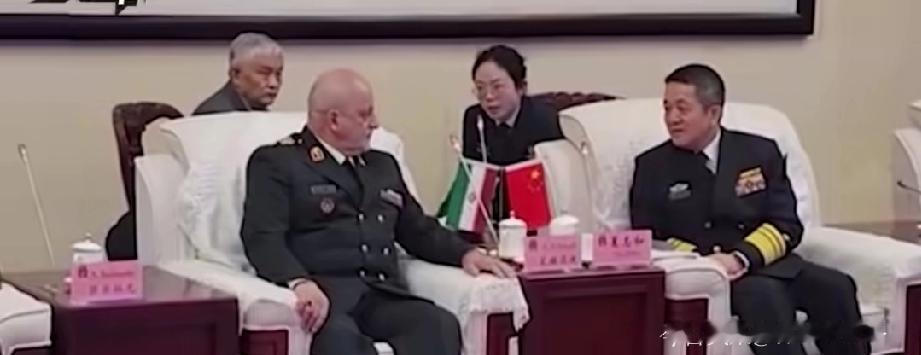 伊朗高层这回是“上门抱大腿”式合作，最高国防大学校长亲自赴华签军事协议，哈梅内伊