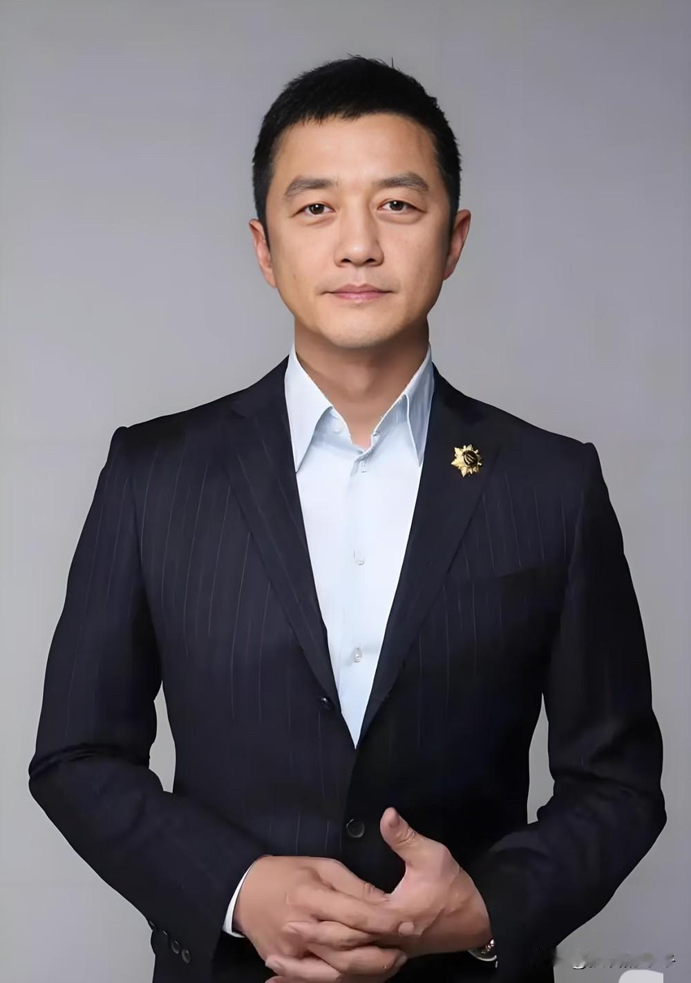 李亚鹏还是挺男人的，就这一点不得不佩服，九月，他把雪山小镇六成股权转给国资