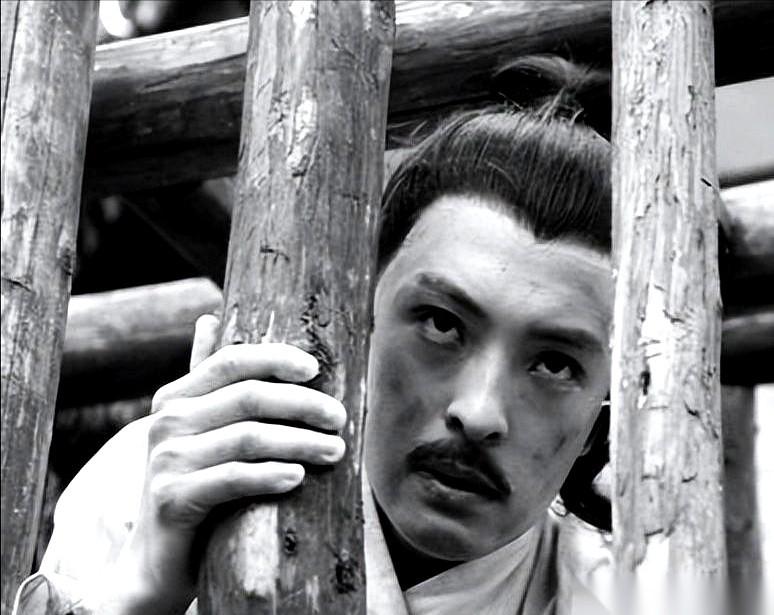 马皇后看到女婿袖口里那几个字的时候，心，一瞬间就凉透了。真的，透透的。本来，