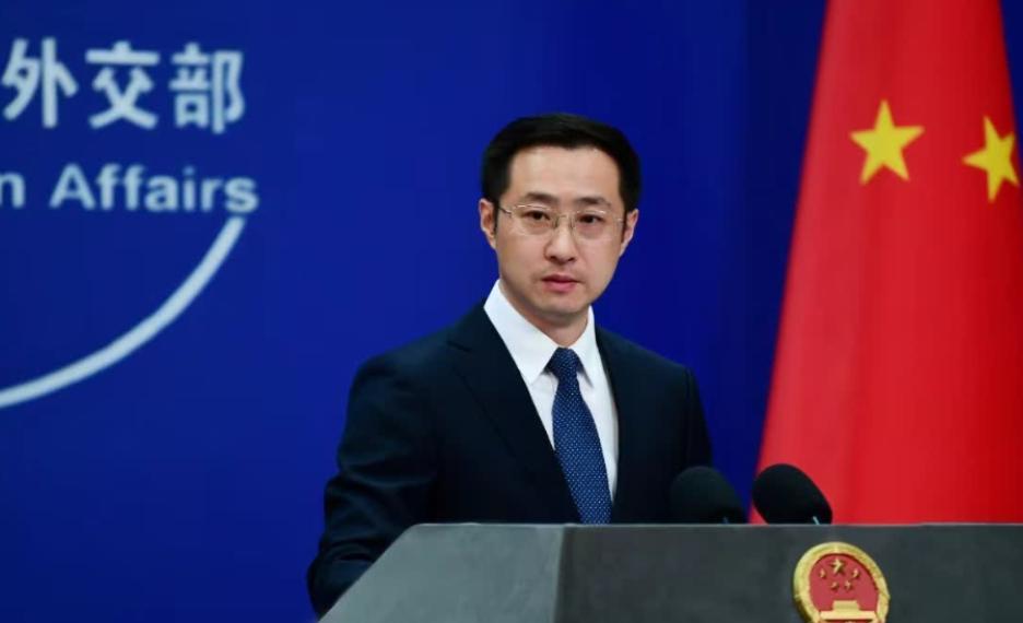 英伟达天塌了！黄仁勋没想到中国居然把事情做的这么绝。面对英伟达公司对于中国的“