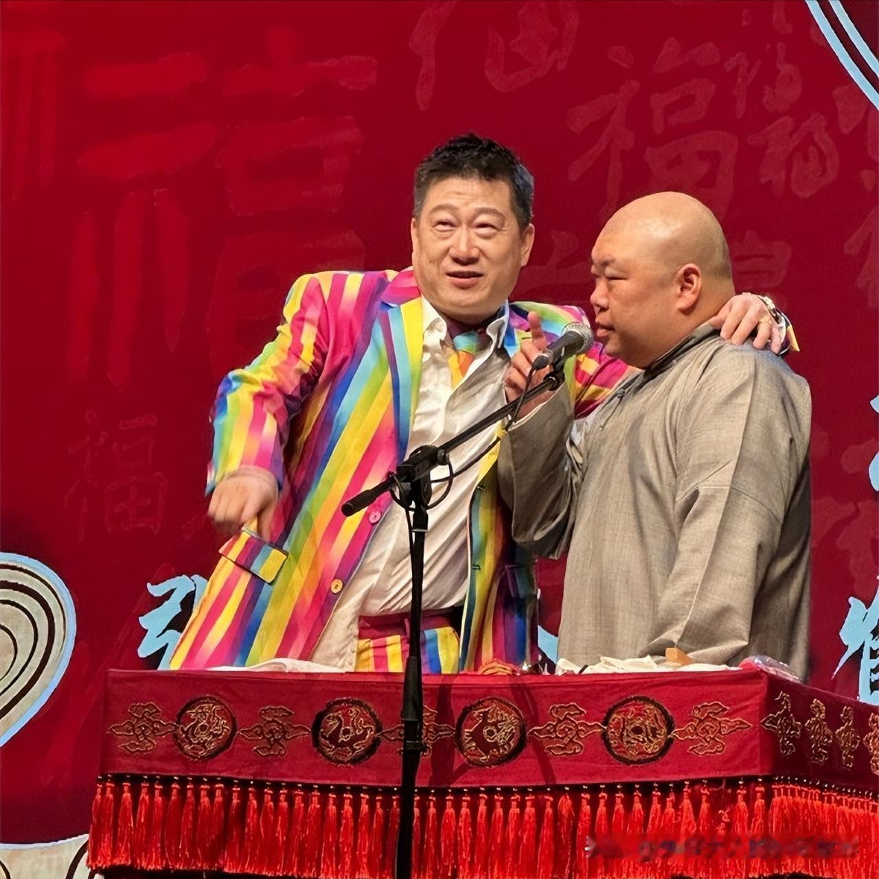 终于知道为什么网友会称张鹤伦、郎鹤炎顶流和劳模了。今晚，张鹤伦、郎鹤炎在廊坊有相
