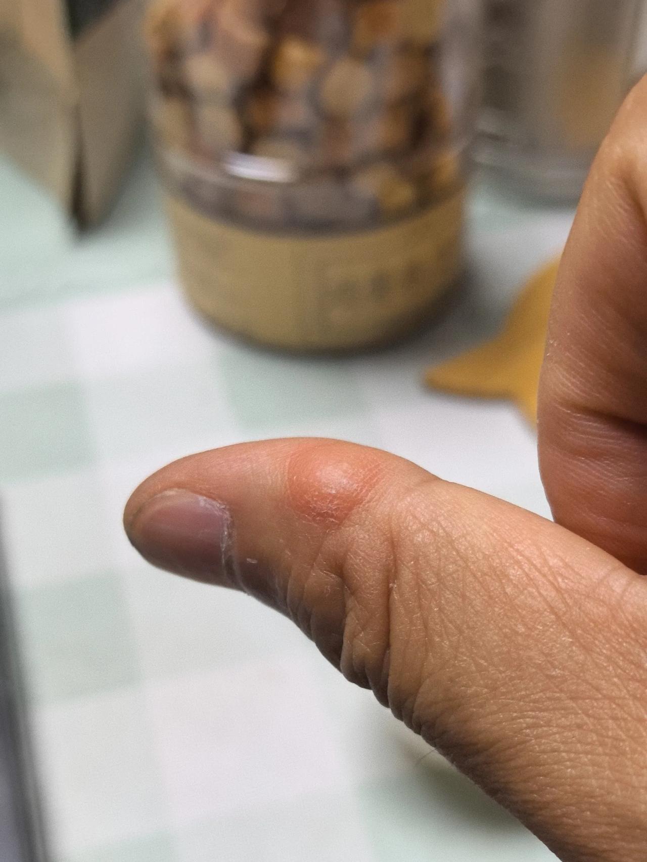 在婚礼上要账，突破了人的底线。同事欠男子10000元。男子竟然到同事儿子婚礼
